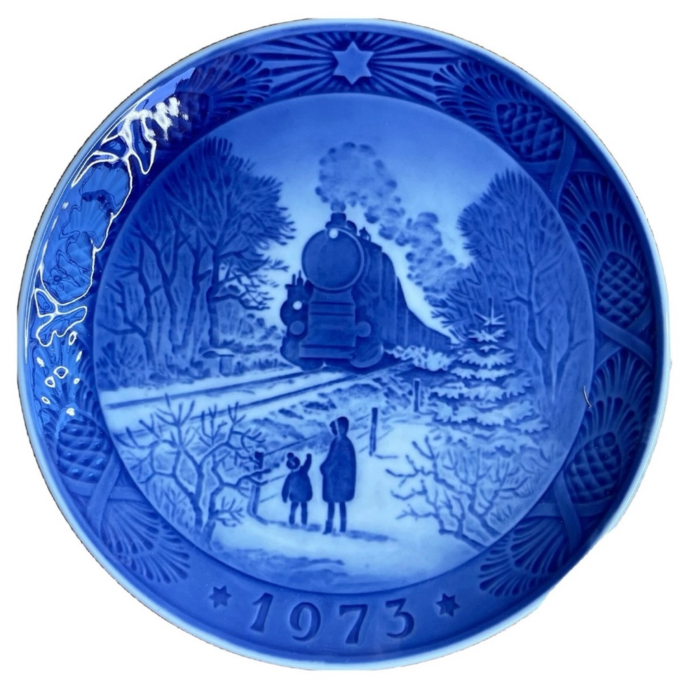 Royal Copenhagen 1973 Christmas Plate Going Home For Christmas